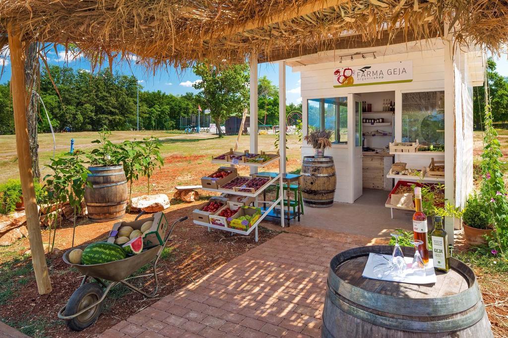 Happy Camp Mobile Homes In Camping Park Umag Karigador Bagian luar foto
