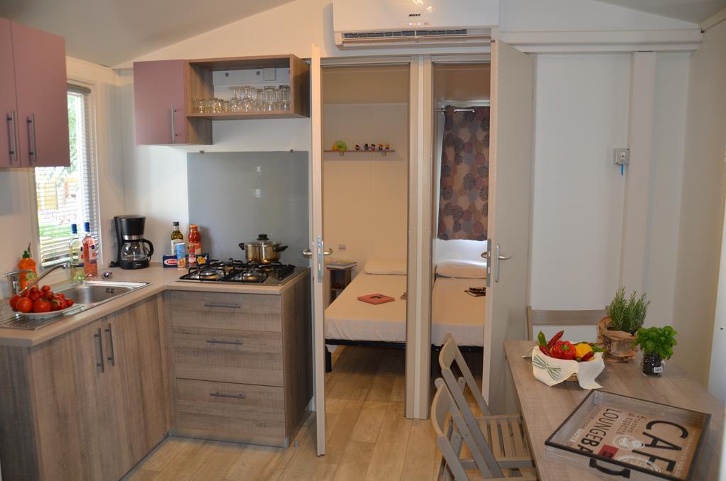 Happy Camp Mobile Homes In Camping Park Umag Karigador Bagian luar foto
