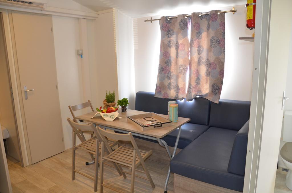 Happy Camp Mobile Homes In Camping Park Umag Karigador Bagian luar foto