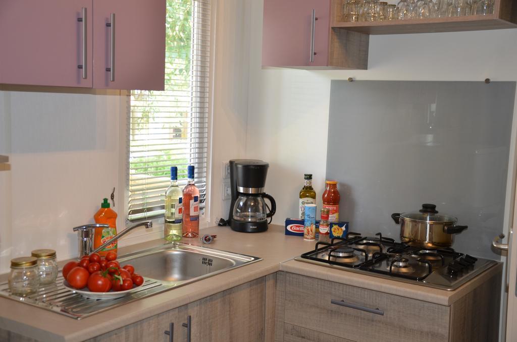 Happy Camp Mobile Homes In Camping Park Umag Karigador Bagian luar foto
